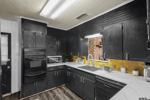 215 N Oaks Drive, Grand Saline, TX 75140