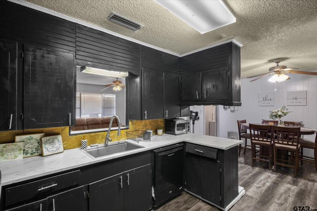 215 N Oaks Drive, Grand Saline, TX 75140