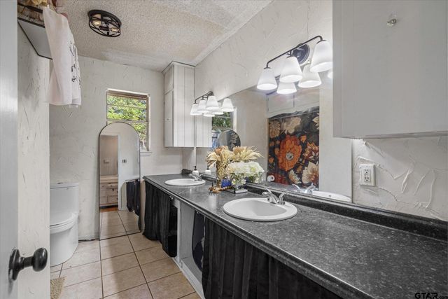 215 N Oaks Drive, Grand Saline, TX 75140