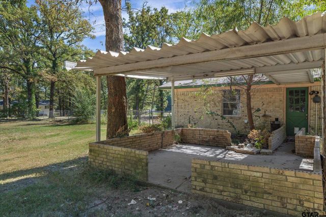 215 N Oaks Drive, Grand Saline, TX 75140