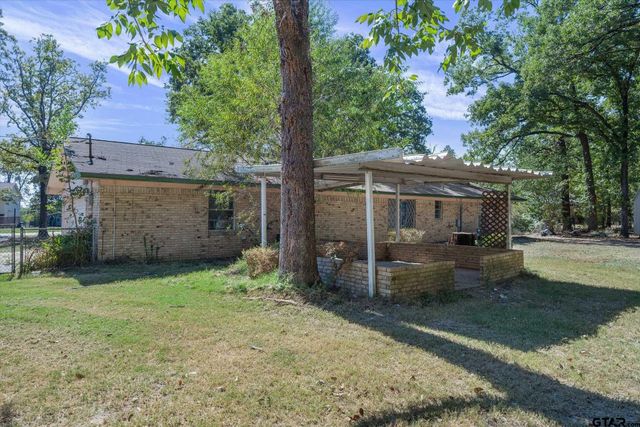 215 N Oaks Drive, Grand Saline, TX 75140
