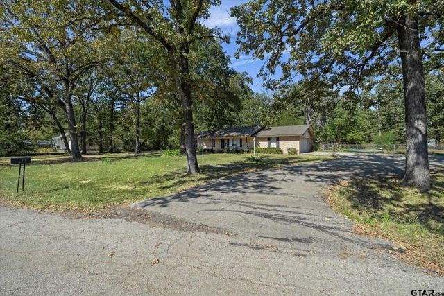 215 N Oaks Drive, Grand Saline, TX 75140