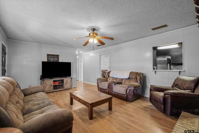 215 N Oaks Drive, Grand Saline, TX 75140