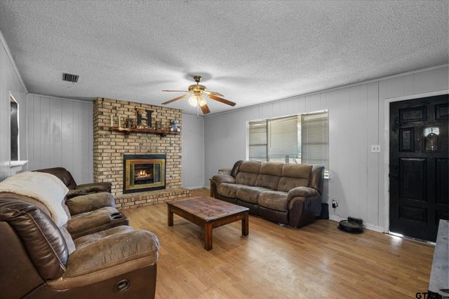 215 N Oaks Drive, Grand Saline, TX 75140