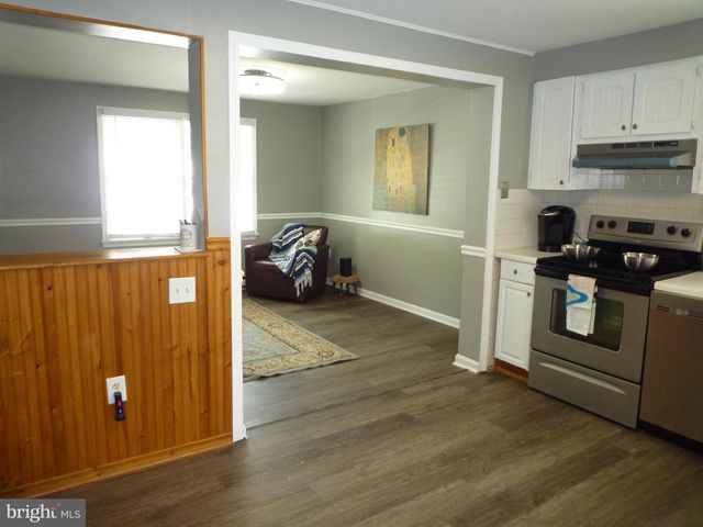 15 UNIVERSITY, Catonsville, MD 21228