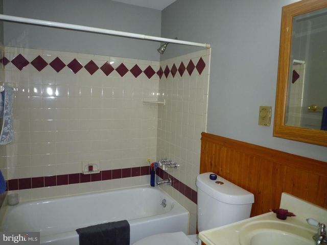 15 UNIVERSITY, Catonsville, MD 21228