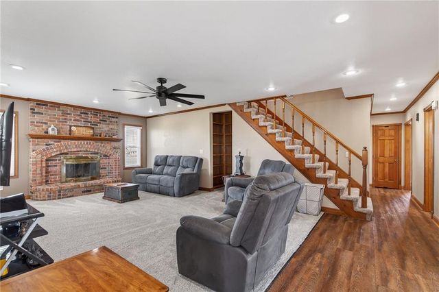 981 S 9th Street, Odessa, MO 64076