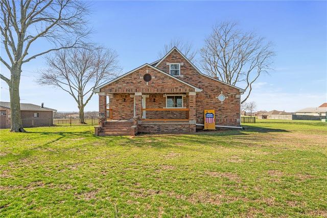 981 S 9th Street, Odessa, MO 64076