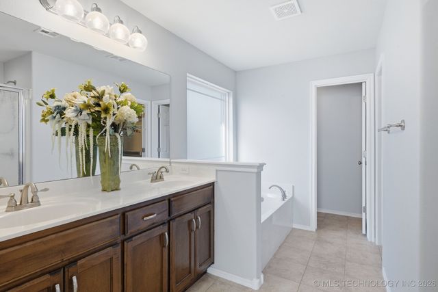 3904 W 104th Street S, Jenks, OK 74037