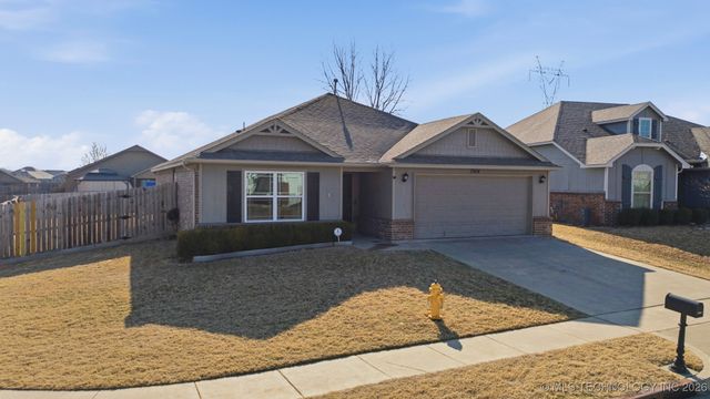 3904 W 104th Street S, Jenks, OK 74037