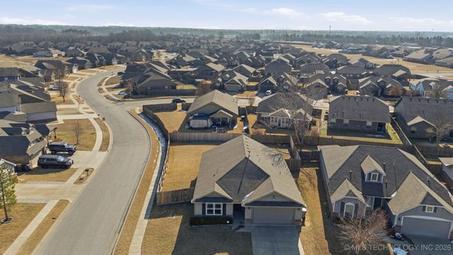 3904 W 104th Street S, Jenks, OK 74037