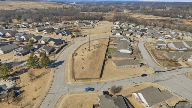3904 W 104th Street S, Jenks, OK 74037