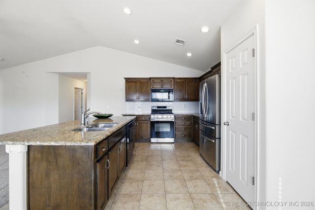 3904 W 104th Street S, Jenks, OK 74037