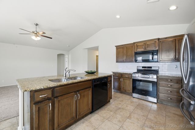 3904 W 104th Street S, Jenks, OK 74037