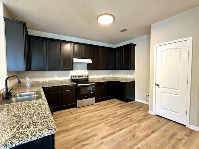 725 Hartsfield, Aubrey, TX 76227