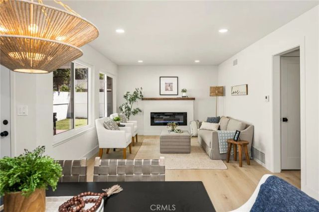 1922 W Flora Street, Santa Ana, CA 92704