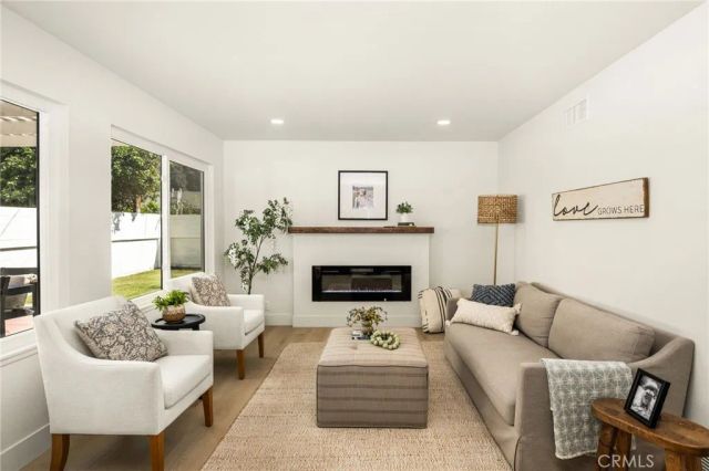1922 W Flora Street, Santa Ana, CA 92704