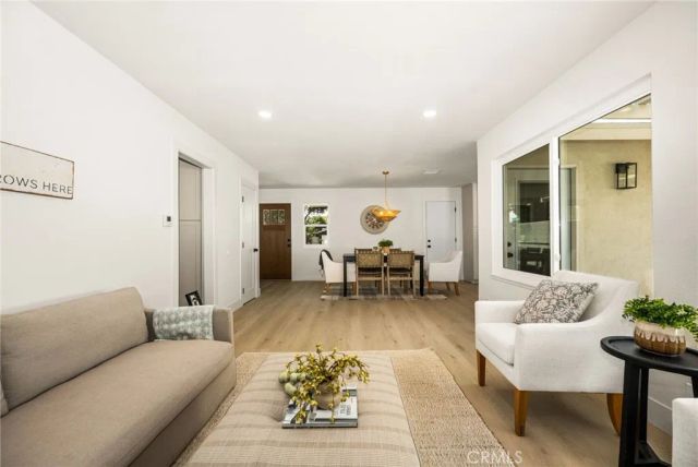 1922 W Flora Street, Santa Ana, CA 92704