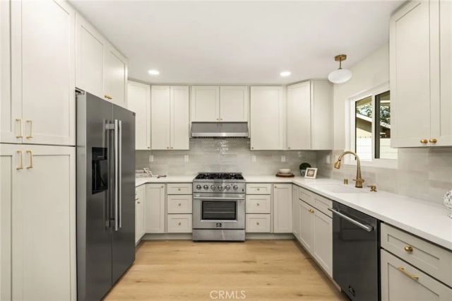 1922 W Flora Street, Santa Ana, CA 92704