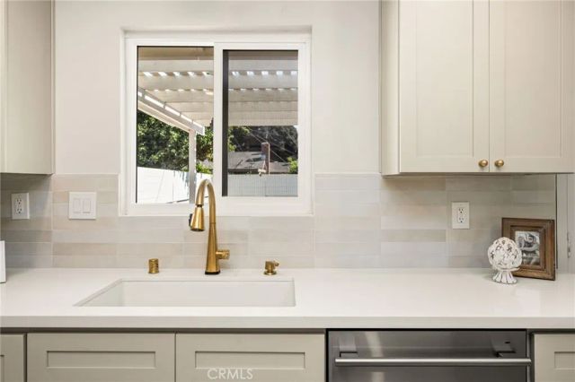 1922 W Flora Street, Santa Ana, CA 92704