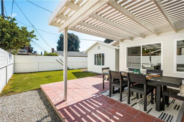 1922 W Flora Street, Santa Ana, CA 92704