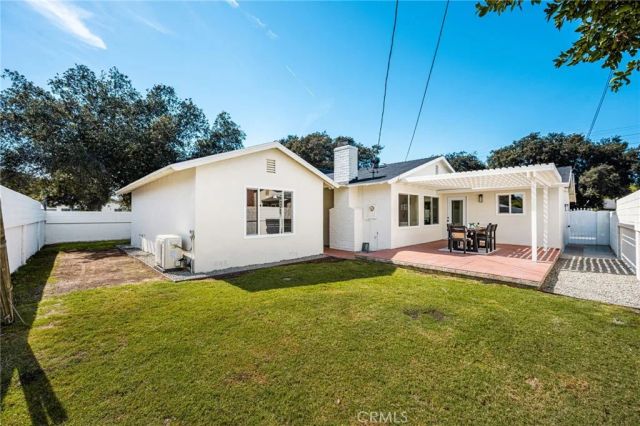 1922 W Flora Street, Santa Ana, CA 92704