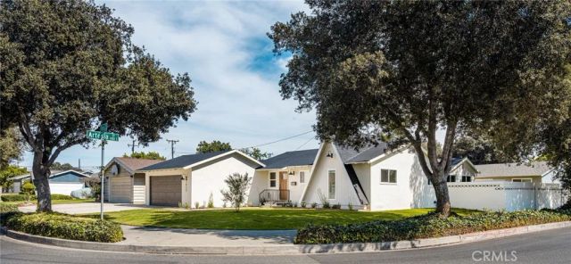 1922 W Flora Street, Santa Ana, CA 92704