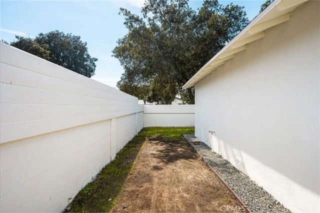 1922 W Flora Street, Santa Ana, CA 92704