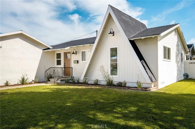 1922 W Flora Street, Santa Ana, CA 92704