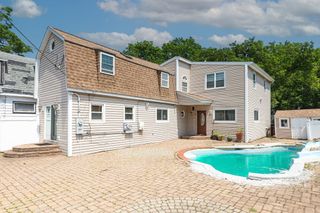 47 Flint St, Revere, MA 02151