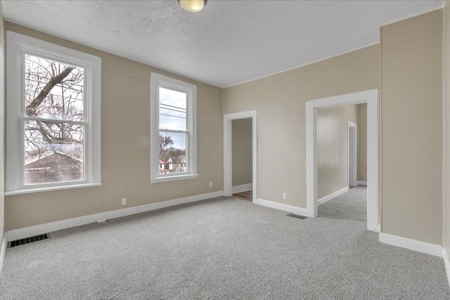 617 Warren Street, Davenport, IA 52802