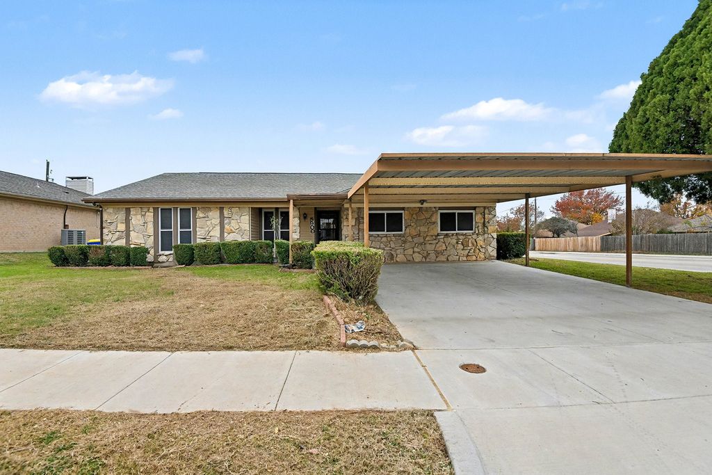 5900 Nanci Drive, Watauga, TX 76148