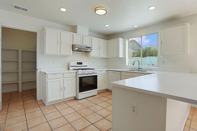 784 Bogetti Ln, Tracy, CA 95376