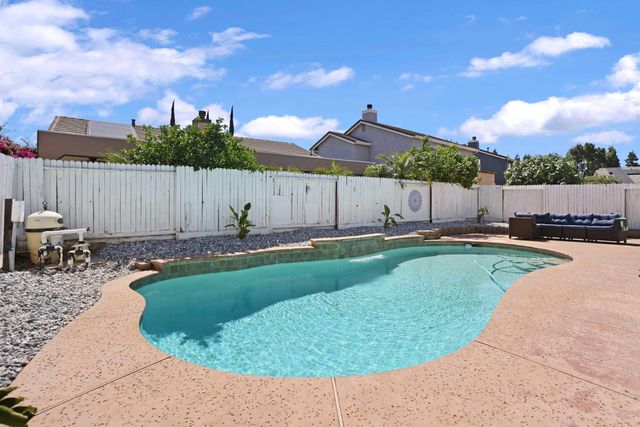 784 Bogetti Ln, Tracy, CA 95376