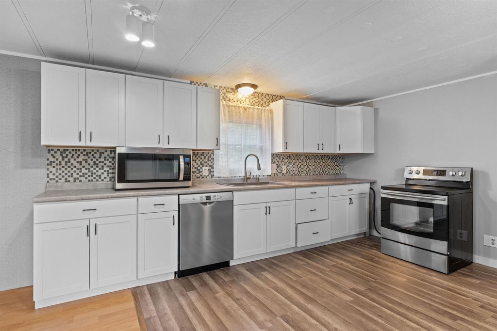 11 S Cranberry Lane, Rochester, NH 03867