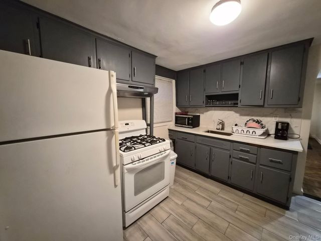 182 Covert Avenue 2FL, Floral Park, NY 11001