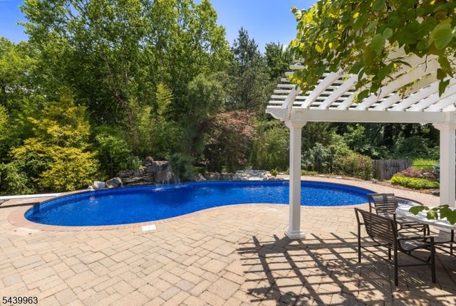 225 Walnut St, Livingston Twp., NJ 07039