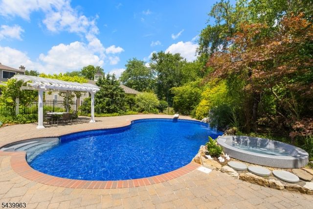 225 Walnut St, Livingston Twp., NJ 07039