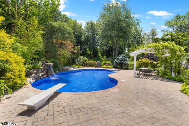225 Walnut St, Livingston Twp., NJ 07039