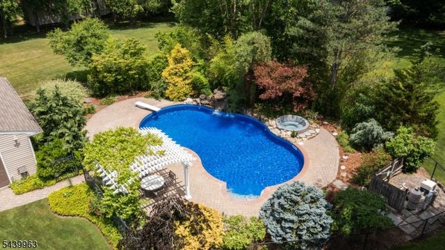 225 Walnut St, Livingston Twp., NJ 07039