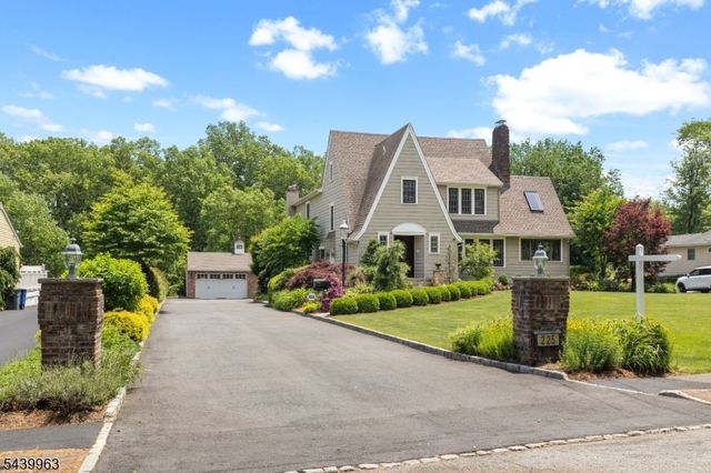 225 Walnut St, Livingston Twp., NJ 07039