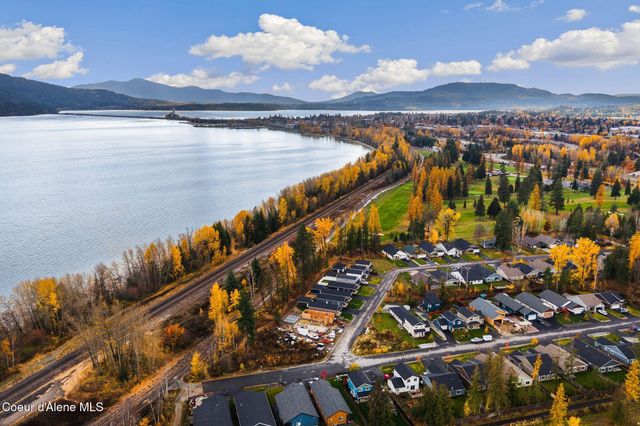 369 Jasper Loop, Ponderay, ID 83852