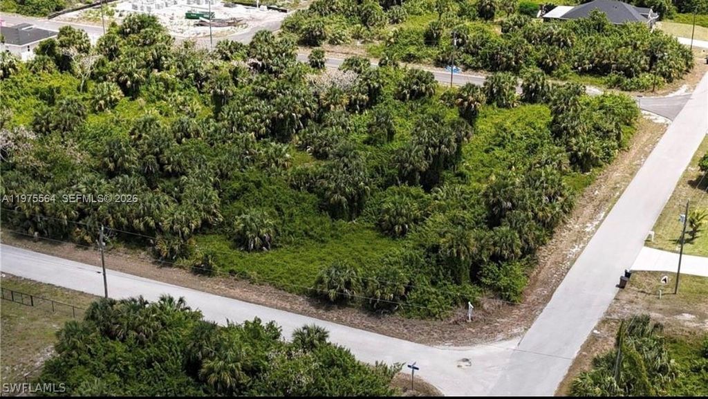 327 LANCELOT AVE, Lehigh Acres, FL 33974