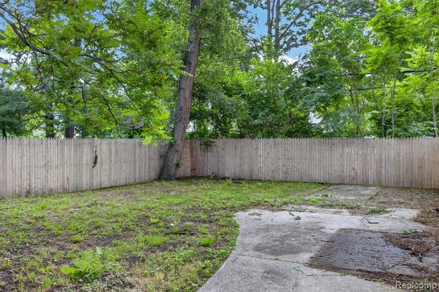 15784 Pinehurst Street, Detroit, MI 48238
