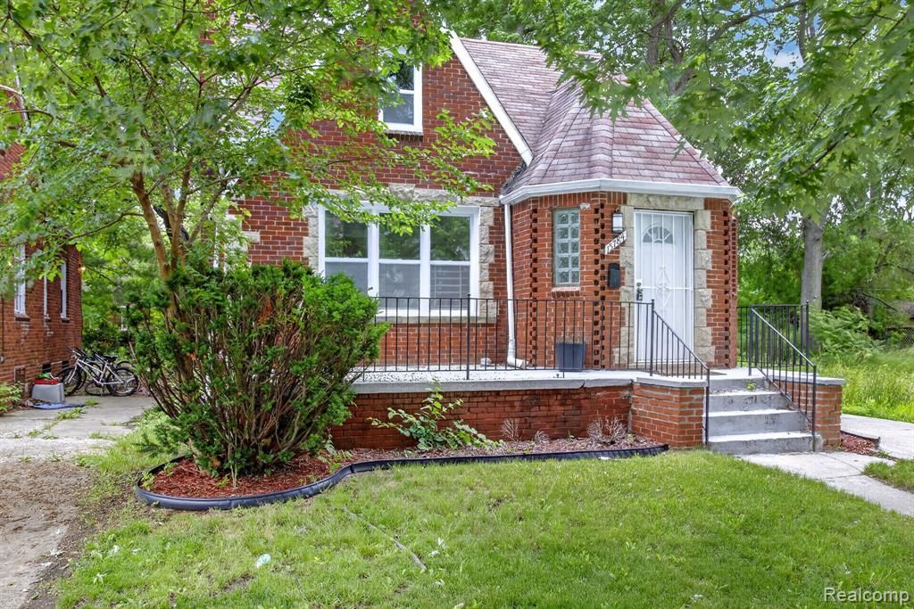15784 Pinehurst Street, Detroit, MI 48238