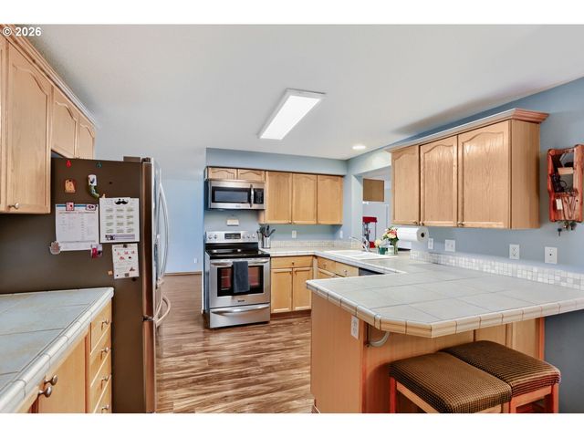 34334 Ne HERON MEADOWS Dr, Scappoose, OR 97056