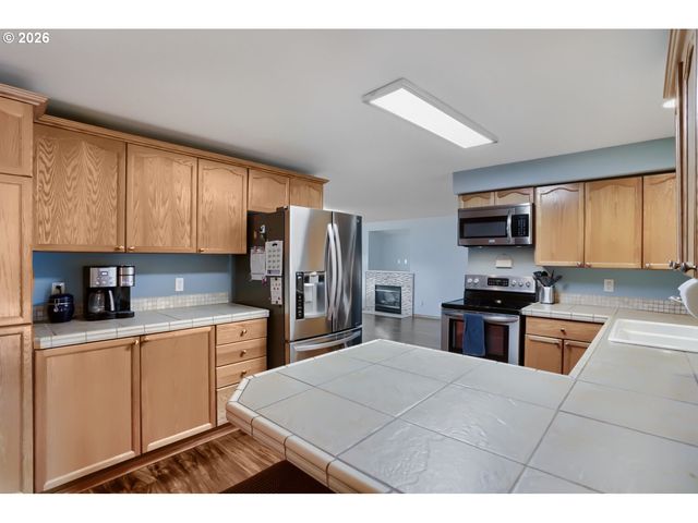 34334 Ne HERON MEADOWS Dr, Scappoose, OR 97056