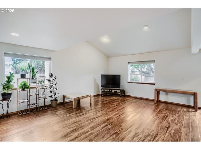 34334 Ne HERON MEADOWS Dr, Scappoose, OR 97056