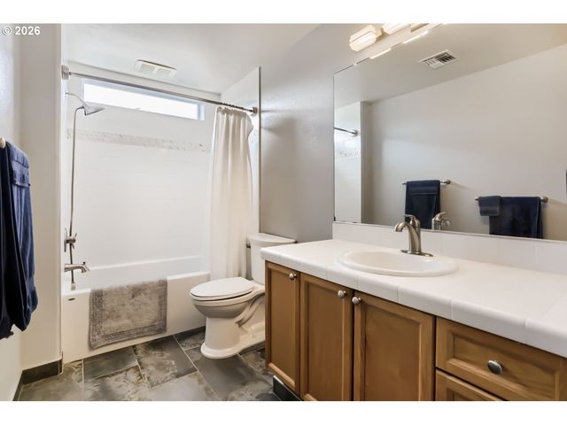 34334 Ne HERON MEADOWS Dr, Scappoose, OR 97056