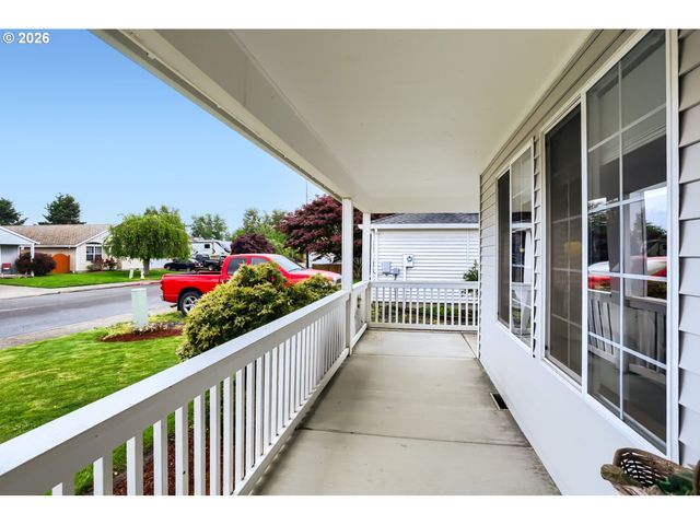 34334 Ne HERON MEADOWS Dr, Scappoose, OR 97056